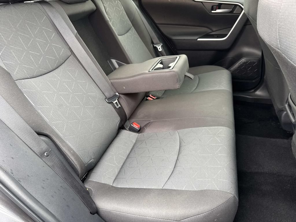 Used 2025 Toyota RAV4 XLE AWD/4WD image 21