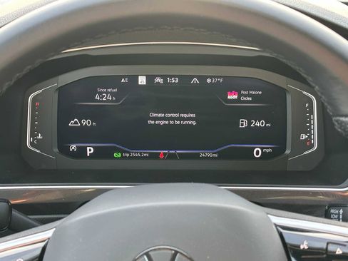 Used 2022 Volkswagen Tiguan SEL R-Line image 24