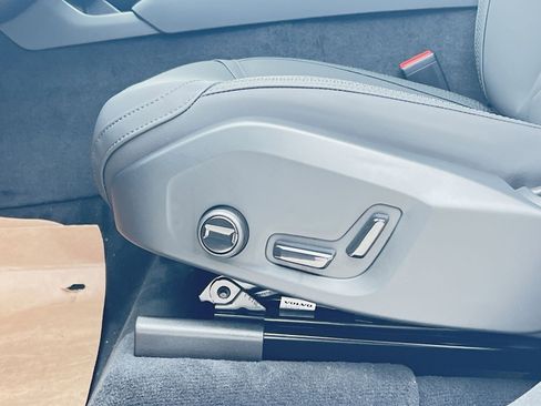 New 2026 Volvo XC90 B6 Plus w/ Protection Package Premier image 14