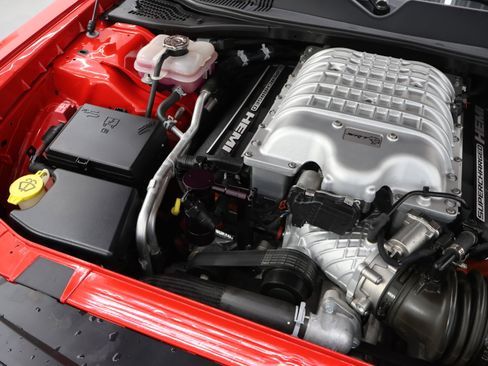 Used 2018 Dodge Challenger SRT Hellcat RWD image 19