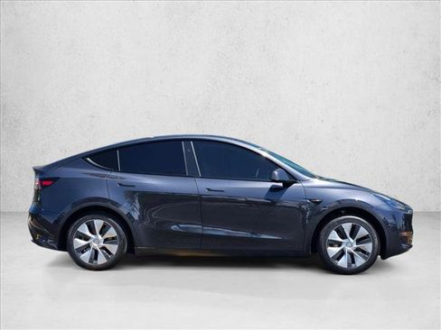 Used 2024 Tesla Model Y 2WD image 5