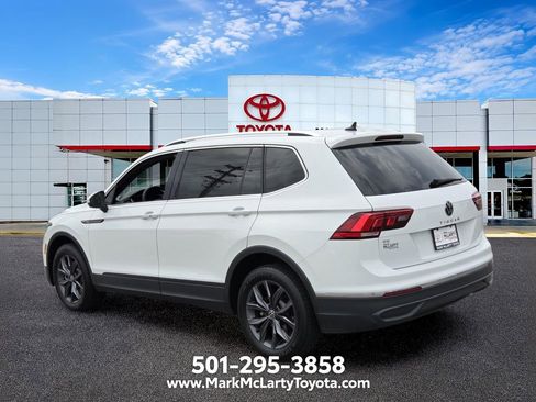 Used 2024 Volkswagen Tiguan SE FWD image 3
