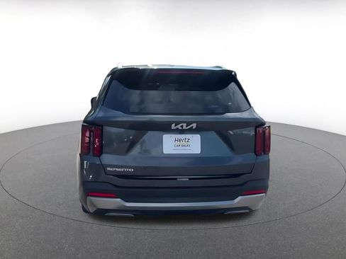 Used 2024 Kia Sorento S image 12