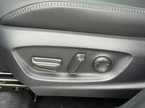 Used 2026 Toyota Corolla Cross XLE image 21