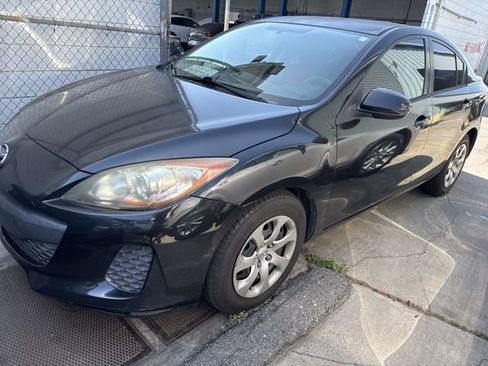 Used 2013 MAZDA MAZDA3 i SV FWD image 2