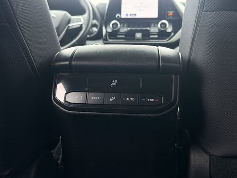 Used 2024 Toyota Highlander Limited image 27