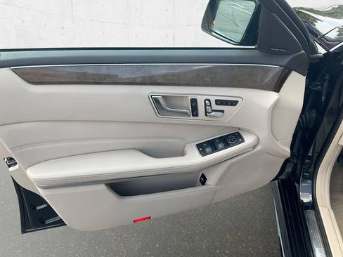 Used 2014 Mercedes-Benz E 350 4MATIC Sedan image 27