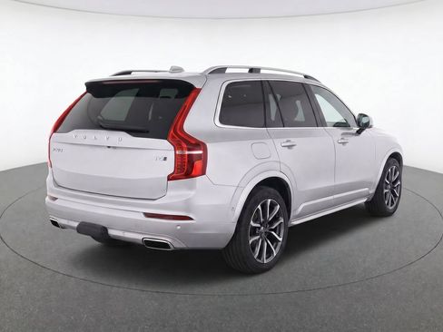 Used 2016 Volvo XC90 T6 Momentum w/ Momentum Plus Package AWD/4WD image 4