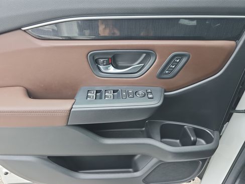 Used 2025 Honda Pilot Elite image 29