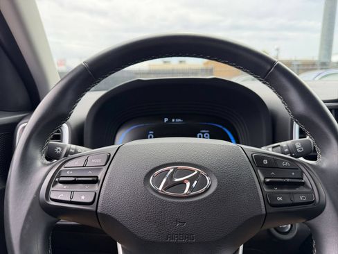 Used 2026 Hyundai Venue SEL FWD image 27
