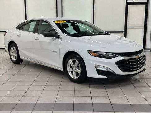 Used 2023 Chevrolet Malibu LS image 1
