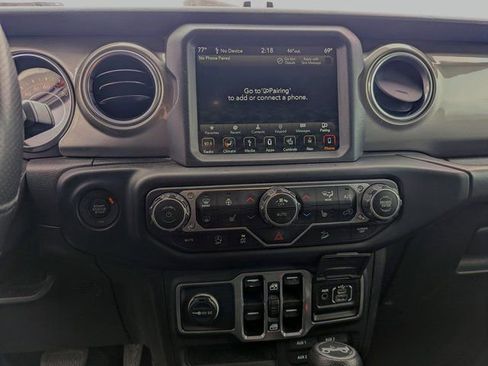 Used 2018 Jeep Wrangler Unlimited Sahara image 13