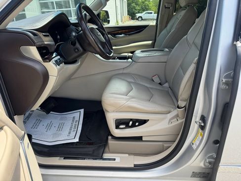 Used 2016 Cadillac Escalade ESV Premium AWD/4WD image 23