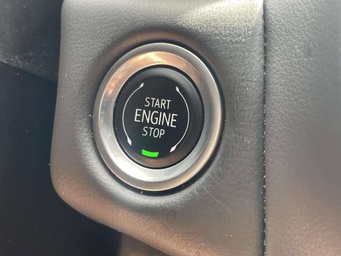 Used 2024 Chevrolet Suburban Premier RWD image 22