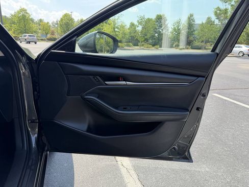 Used 2023 MAZDA MAZDA3 s FWD image 17