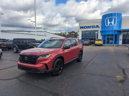 Certified 2025 Honda Pilot Black Edition image 7