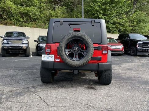 Used 2015 Jeep Wrangler Unlimited Rubicon w/ Connectivity Group AWD/4WD image 5