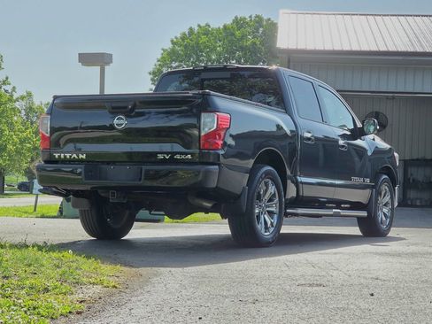 Used 2018 Nissan Titan SV w/ SV Convenience Package AWD/4WD image 4