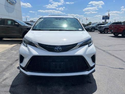 Used 2021 Toyota Sienna XSE FWD image 2