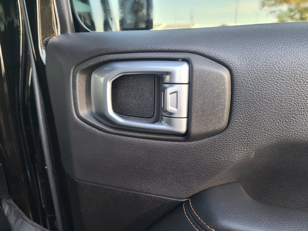 Used 2022 Jeep Gladiator Overland AWD/4WD image 14