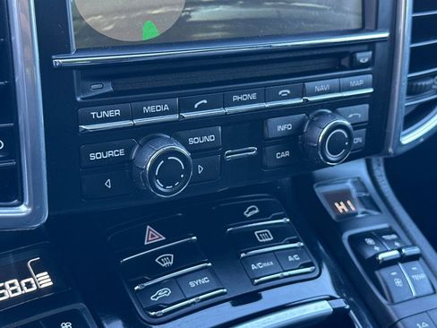 Used 2014 Porsche Cayenne Platinum Edition image 15