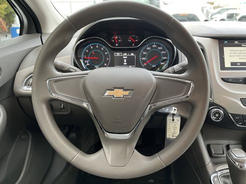 Used 2018 Chevrolet Cruze LS image 18