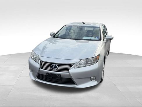 Used 2013 Lexus ES 300h w/ Luxury Pkg FWD image 25
