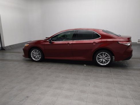 Used 2018 Toyota Camry XLE FWD image 3