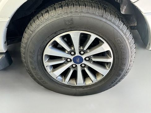 Used 2017 Ford Expedition EL XLT AWD/4WD image 30