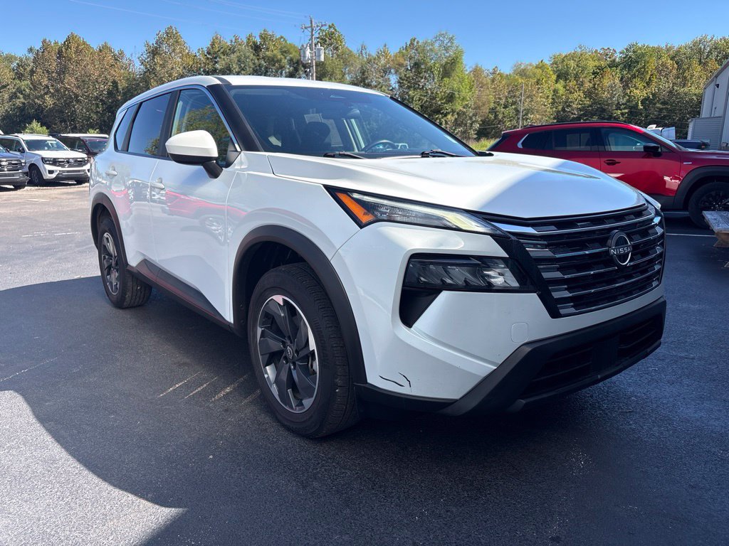 Used 2024 Nissan Rogue SV FWD image 2