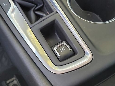 Used 2021 Chevrolet Equinox LS AWD/4WD image 25