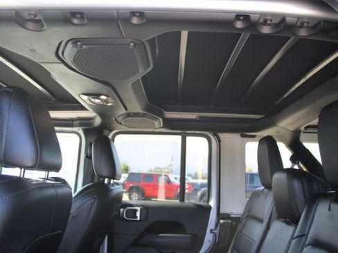Used 2022 Jeep Wrangler Unlimited Sahara AWD/4WD image 38