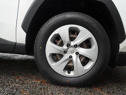 Used 2019 Toyota RAV4 LE image 14
