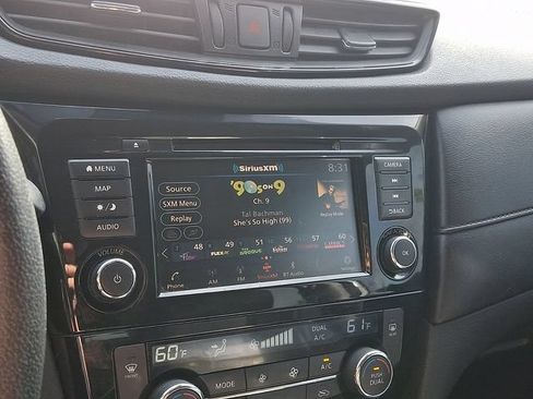 Used 2020 Nissan Rogue SV w/ Premium Package FWD image 17