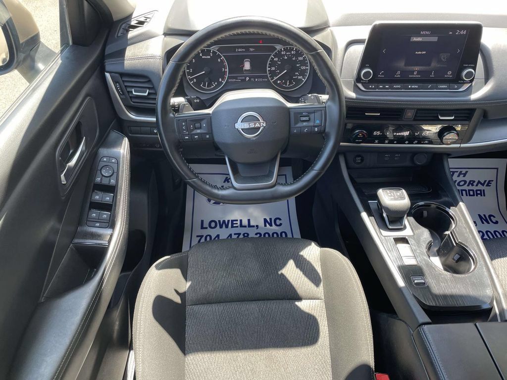 Used 2025 Nissan Rogue SV FWD image 12