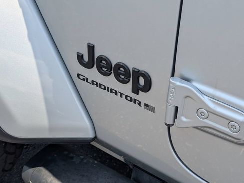 Used 2023 Jeep Gladiator Sport AWD/4WD image 22