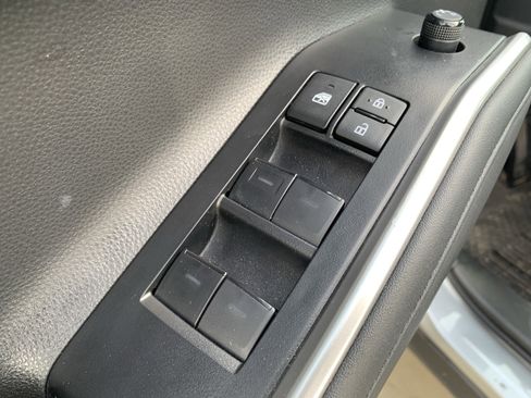 Used 2023 Toyota Highlander XSE image 15