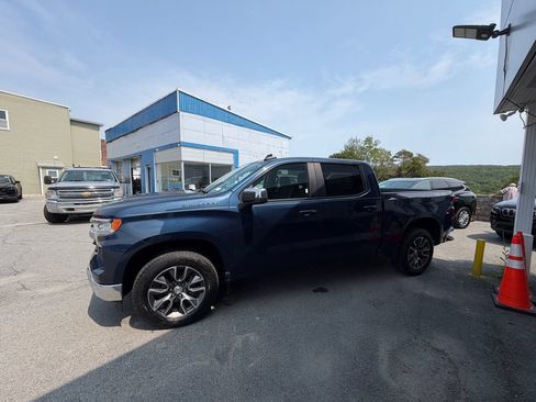 Used 2023 Chevrolet Silverado 1500 LT AWD/4WD image 2
