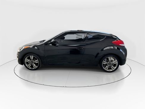 Used 2017 Hyundai Veloster Value Edition image 5