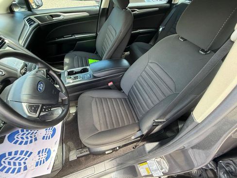 Used 2019 Ford Fusion SE FWD image 15