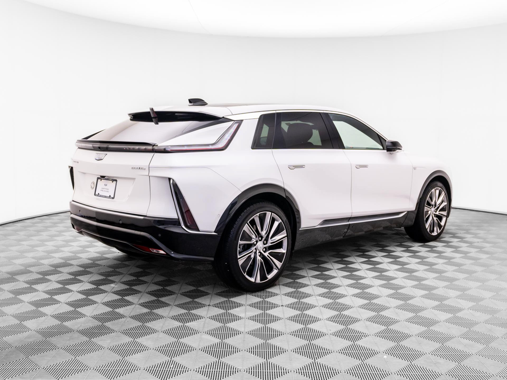 Certified 2025 Cadillac Lyriq Luxury w/ LPO, Floor Liner Package AWD/4WD image 6