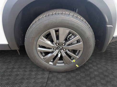 New 2025 Nissan Pathfinder SV image 20