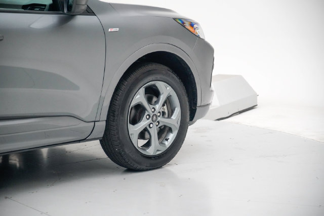 Used 2024 Ford Escape ST-Line w/ Tech Pack #1 AWD/4WD image 8