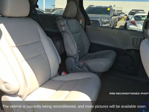 Used 2016 Toyota Sienna XLE FWD image 13