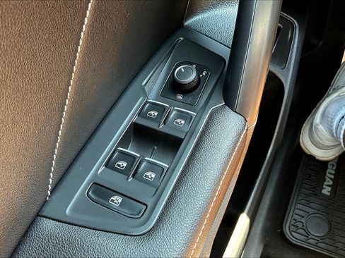 Used 2022 Volkswagen Tiguan SE R-Line image 34