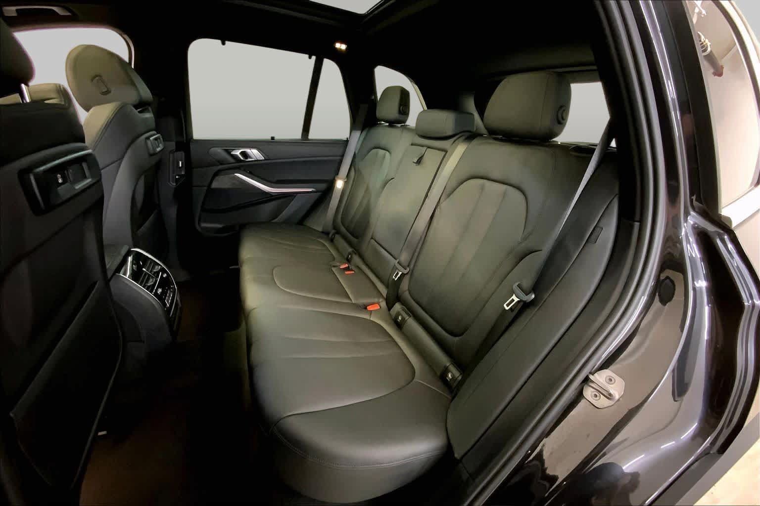 Used 2022 BMW X5 xDrive40i w/ Executive Package AWD/4WD image 20