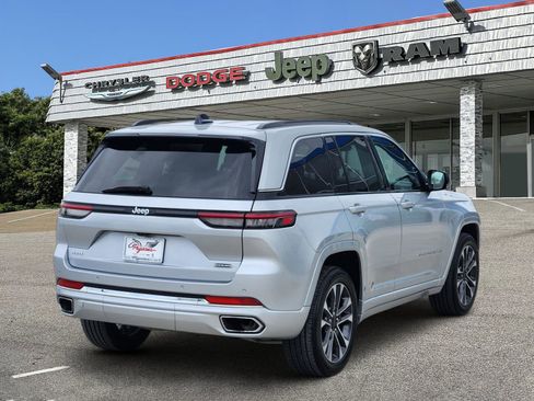 Used 2024 Jeep Grand Cherokee Overland AWD/4WD image 5