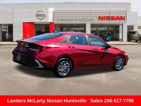 Used 2024 Hyundai Elantra SEL FWD image 3