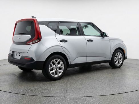 Used 2025 Kia Soul LX w/ LX Technology Package image 9