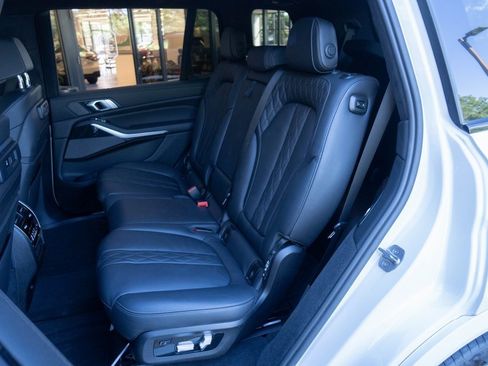 Used 2020 BMW X7 M50i w/ Dynamic Handling Package image 20